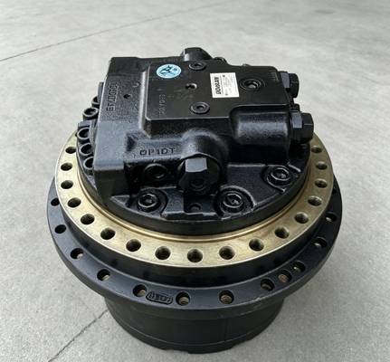 Le moteur est équipé d'un moteur hydraulique de type DX180LC.